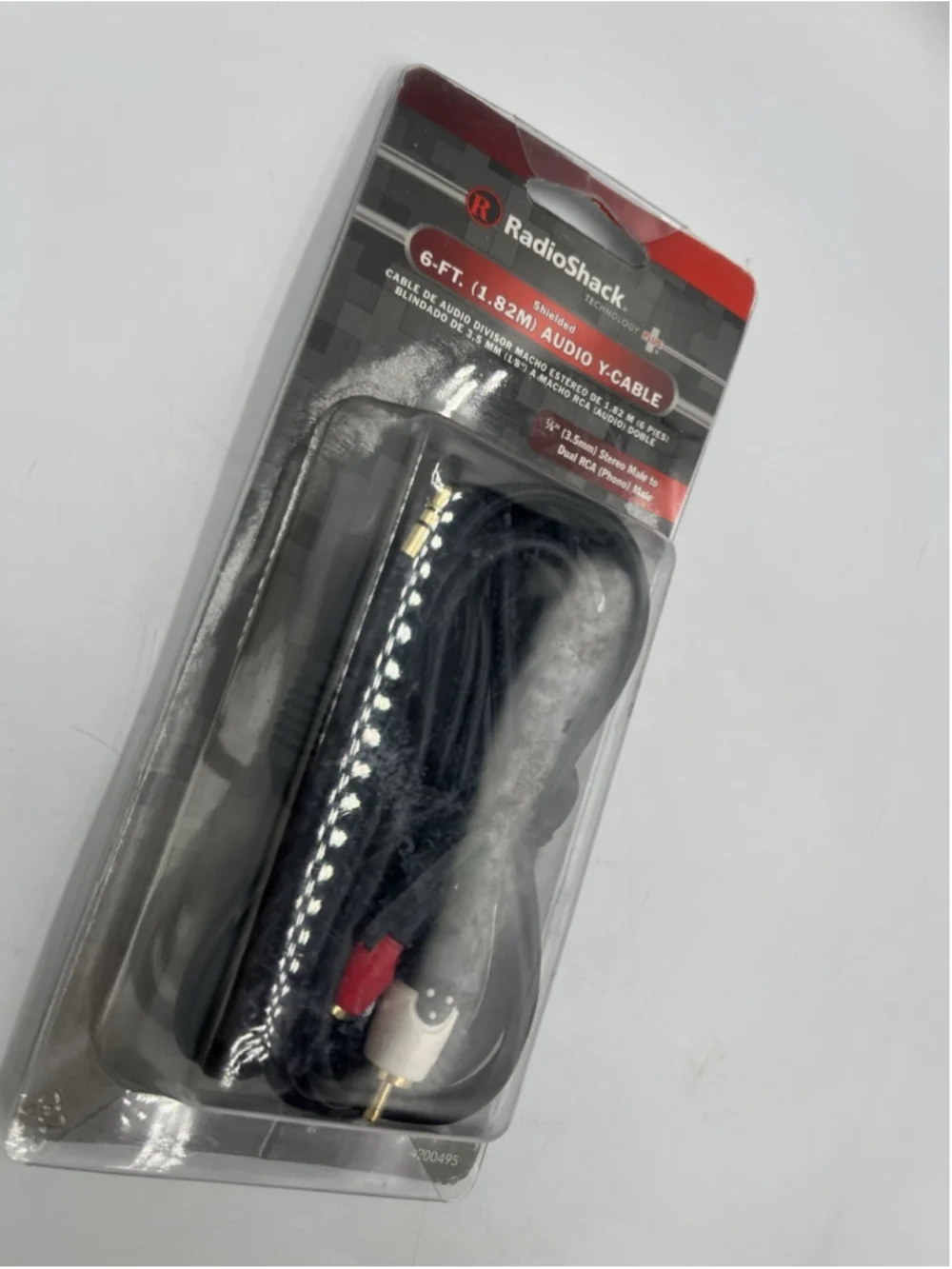 New RADIO SHACK shielded 6-Ft (1.82m) Gold-plated Audio Y-Cable 1/8